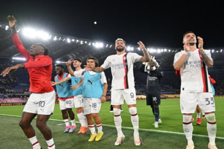 ميلان يفوز على روما وينفرد بصدارة الدوري الإيطالي مؤقتا